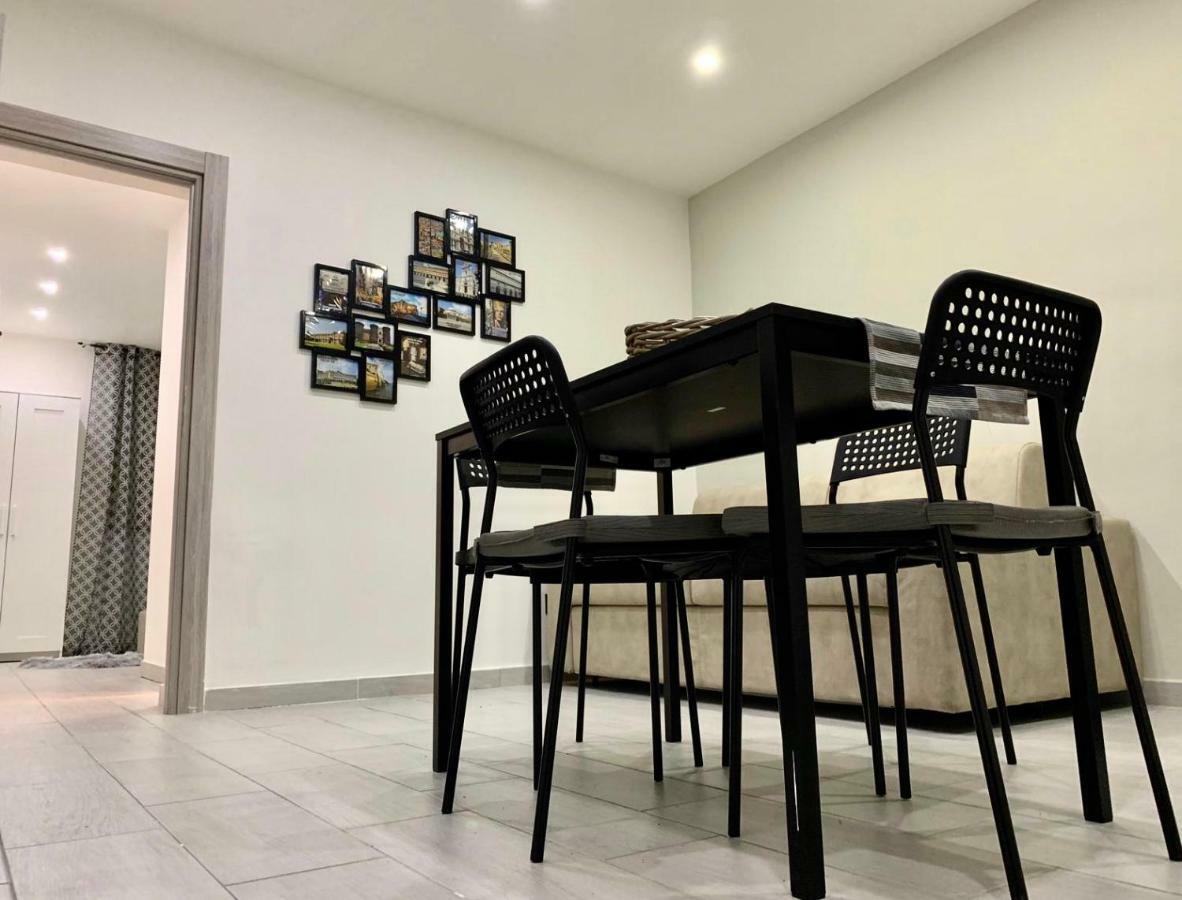 Nel Cuore Di Napoli Apartment ภายนอก รูปภาพ